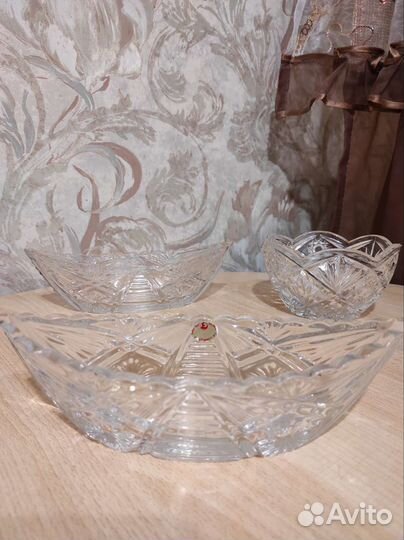 Хрустальная ваза и две ладьи