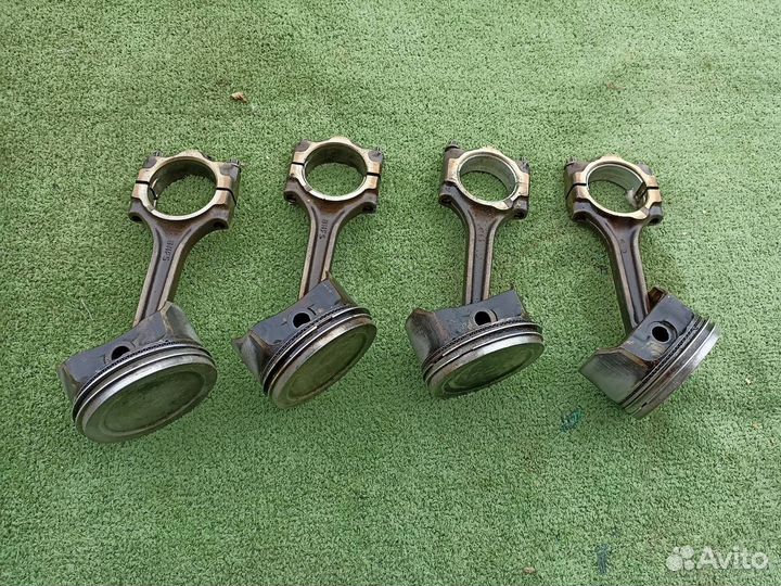 Поршень Ford Focus 1 универсал 2.0 2002