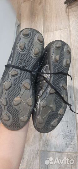 Футбольные бутсы adidas