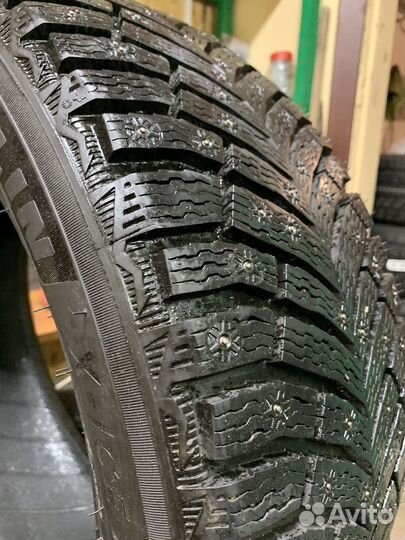 Michelin X-Ice North 4 215/55 R17