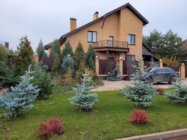 Коттедж 380 м² на участке 10 сот.