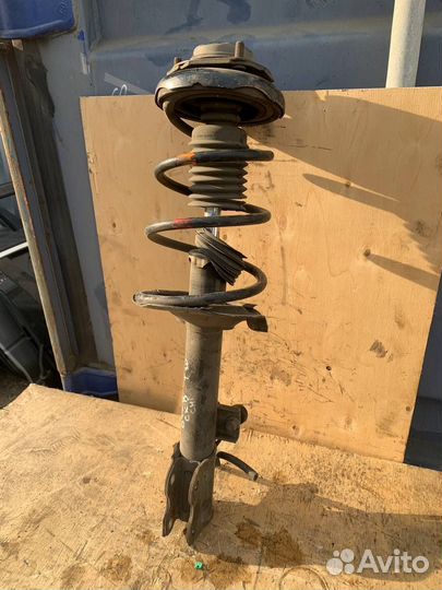 Стойка амортизатор задний левый Nissan X-Trail t30