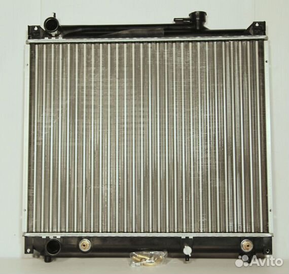 Радиатор охлаждения Suzuki Grand Vitara 2
