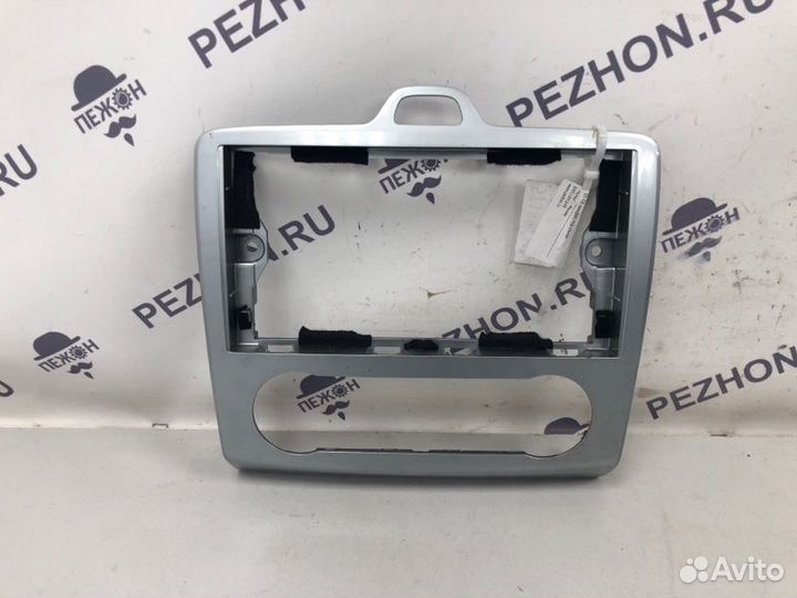 Рамка магнитолы Ford Focus кабриолет 2.0 2007