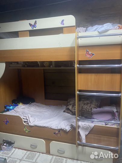 Двухъярусная кровать