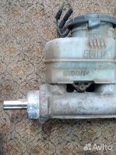 Главный тормозной цилиндр на Хонда црв 2001 года