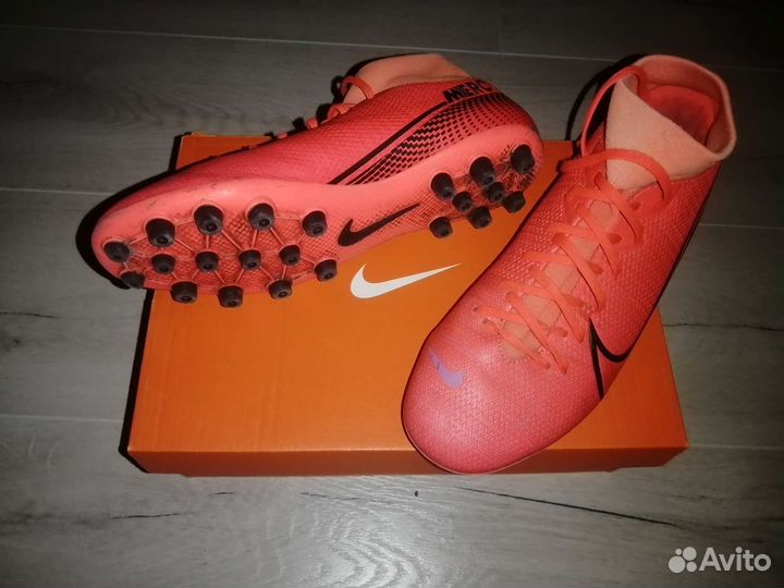 Футбольные бутсы