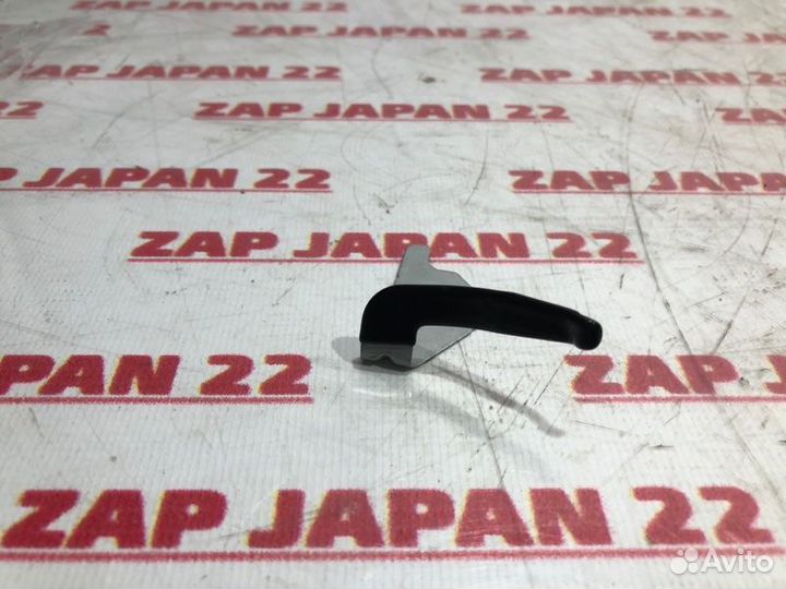 Пружина лючка бензобака Mazda