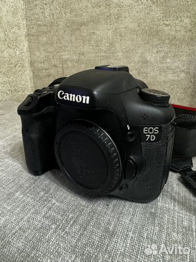 Зеркальный фотоаппарат canon eos 7D комплект