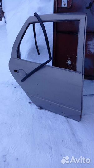 Дверь задняя правая калина