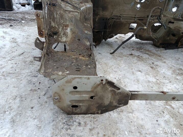 Передняя часть Ford Mondeo 3 2.0 2003