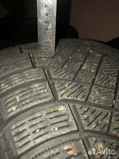 Pirelli Ice Zero FR 235/45 R18 98