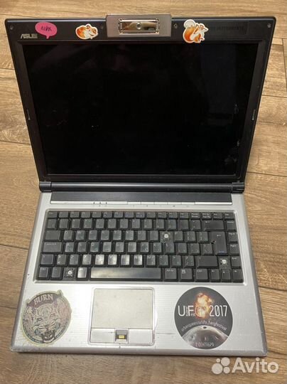 Asus F9V + сумка Targus