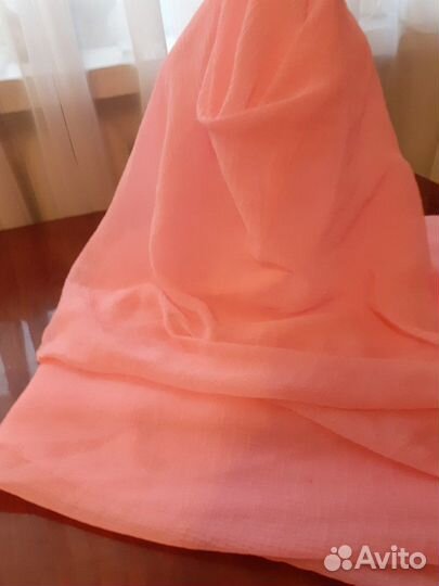 Ткань тонкая жатка ярко розового цвета хорошо драп