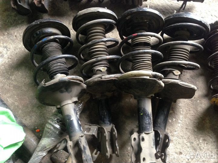 Амортизатор передний левый Nissan Cefiro A32