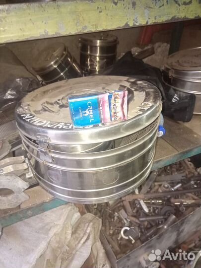 Контейнер с крышкой из нержавеющей стали