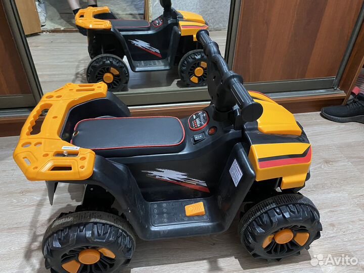 Машинка каталка электрическая