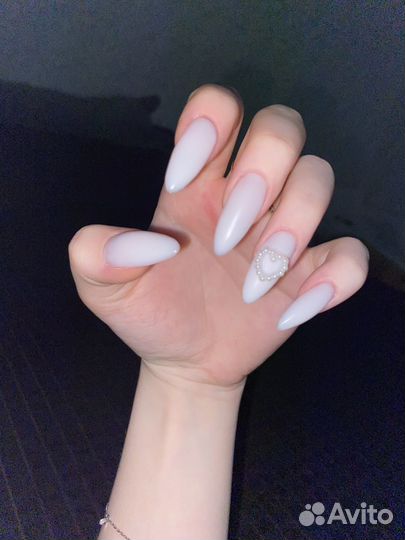 Модель на маникюр