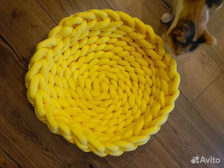 Лежанка для собак и кошек (вязаная, новая)