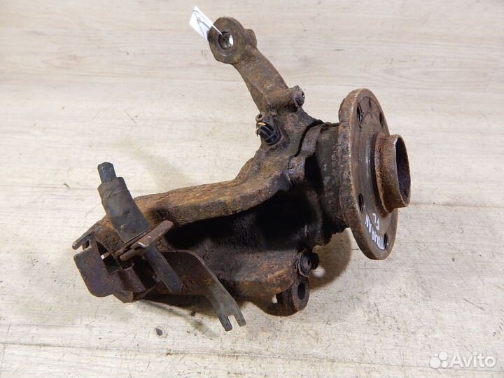 Кулак поворотный передний левый Vw Touran 1