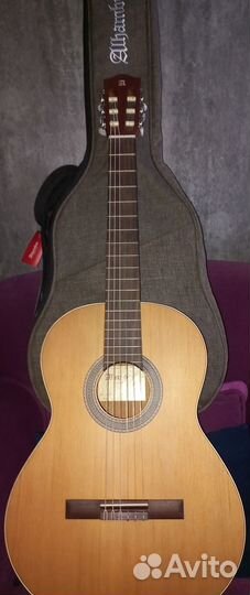 Классическая гитара Alhambra