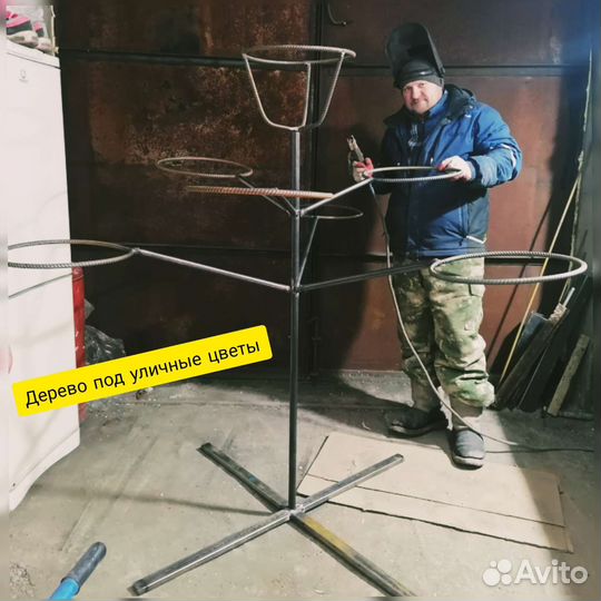 Подставка под цветы металлическая