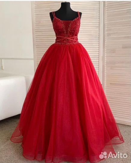 Шикарное вечерне платье