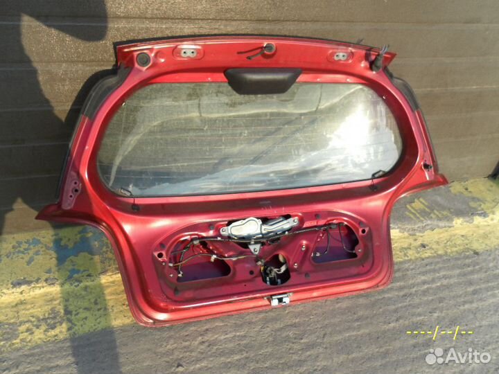 Крышка багажника Витц vitz Yaris ярис