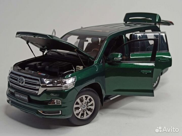 Toyota Land Cruiser 200 (LHD) Green 1:18 Kengfai