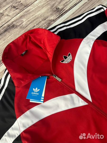 Спортивный костюм Adidas в стиле ретро красный