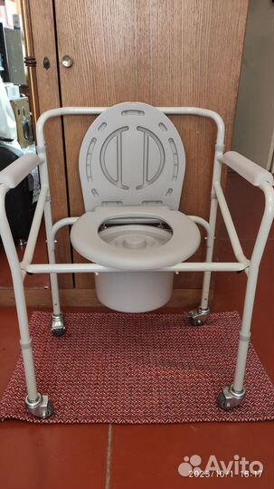 Кресло стул с санитарным оснащением