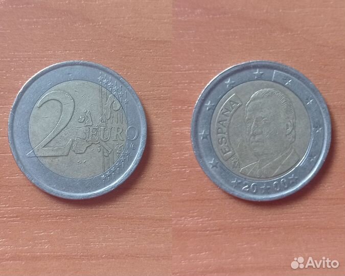 Коллекция монет и купюр