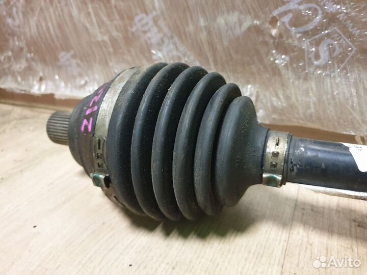 Ось привод шрус передний левый Vw Passat B7