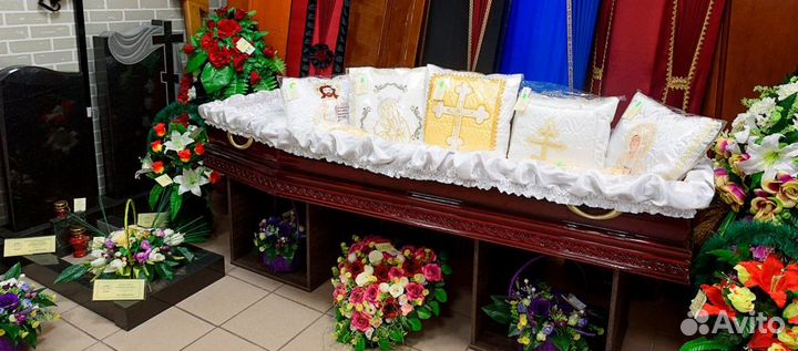 Организация похорон. Гробы, венки, кресты, одежда