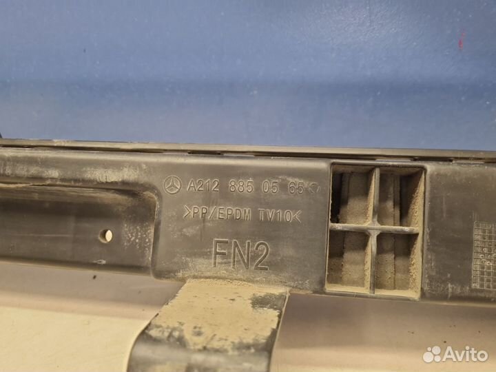 Кронштейн заднего бампера центральный Mercedes E-k