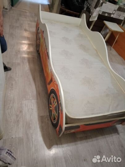Продам кроватку машинка