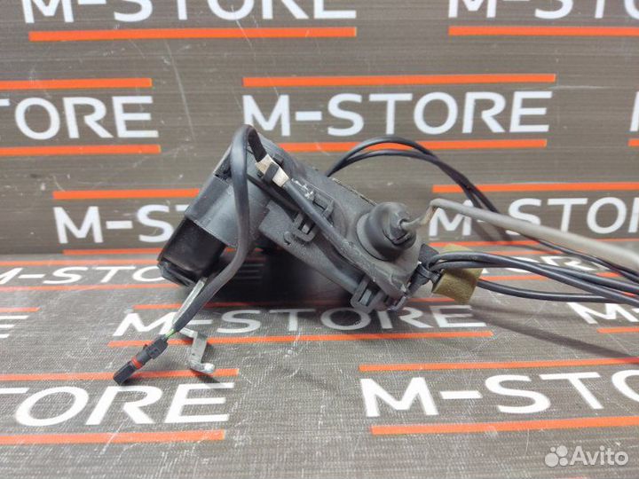 Замок двери передний правый Mercedes-Benz