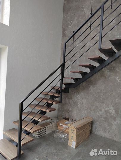 Металлический Каркас Забежной Лестницы в Дом
