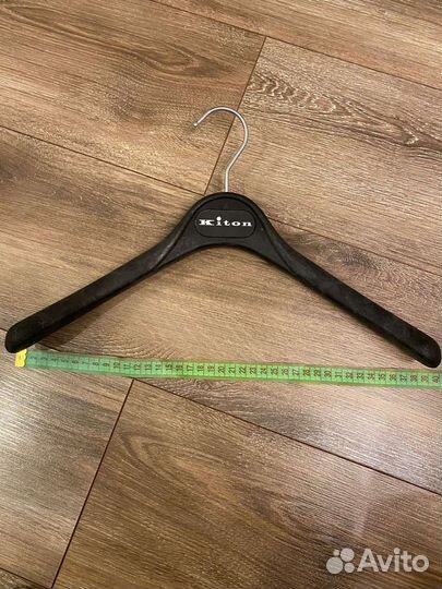 Вешалка Kiton