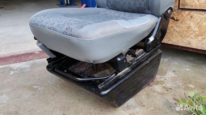 Сиденье водительское VW T5 Transporter