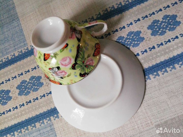 Чайные чашки с блюдцами