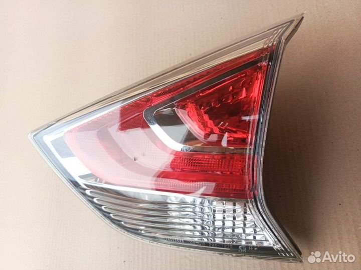 Nissan X-Trail T32 фонарь правый в крышку