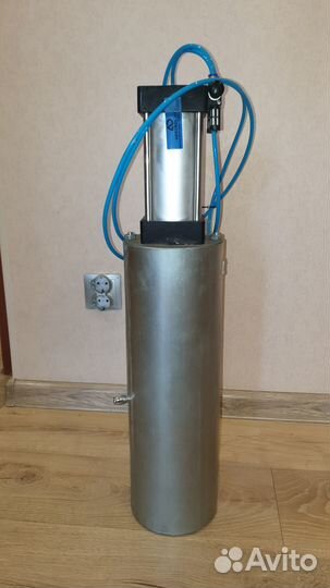 Установка для заправки краски в аэрозольный баллон