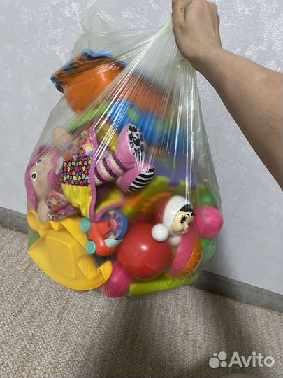 Развивающие игрушки для малышей пакетом