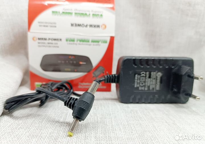 Блок питания 12 вольт, два штекера, новое в коробк