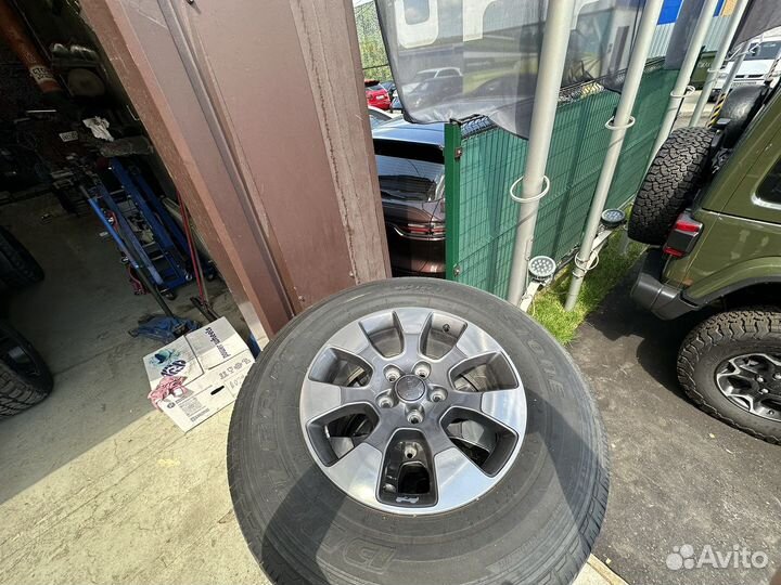 Комплект колес с резиной летней на jeep wrangler