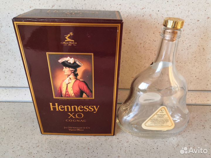 Коробка с бутылкой от коньяка Hennessy X.O