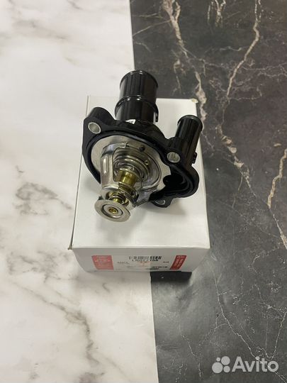 Термостат Land Rover LR027158