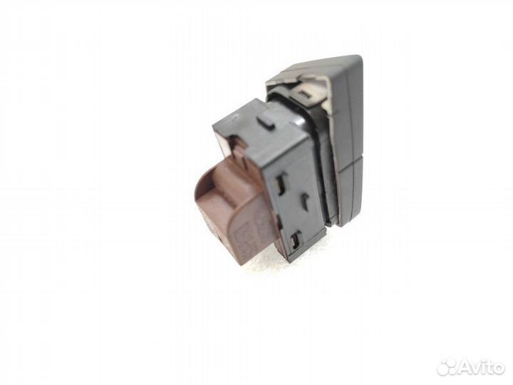 Кнопка центрального замка передняя правая Audi A6