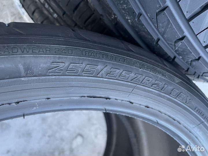 Yokohama Advan Sport V107F 255/35 R21 98Y